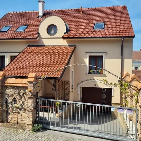 Apartment Na Fialce S.r.o. *